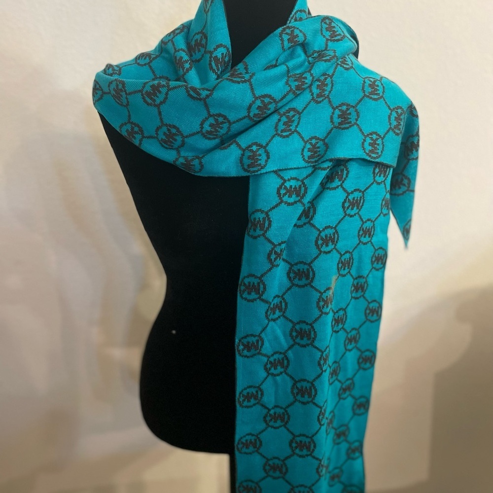 Michael Kors Teal Patterned Scarf 2 sided GUC